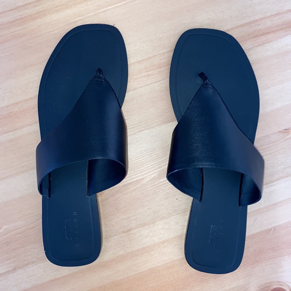 ASOS black flip flops size 8